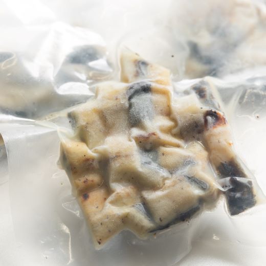 高知県産うなぎの白焼き きざみうなぎ 50g×3袋 蒲焼のタレ付き - 鰻 ウナギ 魚介 一口サイズ カット アレンジ うなぎ茶漬け ひつまぶし うな丼 う巻き 蒲焼のタレ付き 高知県 香南市 冷凍 yw-0092