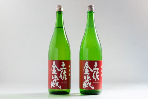 日本酒 辛口 土佐の辛口食中純米酒！土佐金蔵 とさきんぞう 1800ml×2本 - お酒 おさけ 純米酒 食事に合う 燗酒 こめ お米 麹 こうじ アルコール 飲物 飲み物 飲料 とさきんぞう 美味しい おいしい 15度 贈り物 プレゼント 高知県 香南市 gs-0115