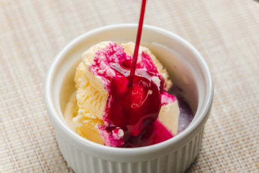 赤紫蘇シロップ(赤しそシロップ) 1本 300ml - シソ 赤しそ ジュース 飲料 ドリンク ソーダ割り カクテル スイーツ 濃縮 原液 希釈 農薬不使用 化学肥料不使用 tc-0007