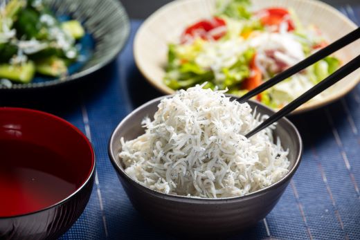 【冷蔵】釜出ししらす(ちりめん) 約1kg - 国産 ちりめん しらす シラス 稚魚 魚介 魚 海産物 釜茹で ドロメ サラダ 和え物 アレンジ 料理 ご飯のお供 三浦屋海産 高知県 香南市 冷蔵 mu-0010