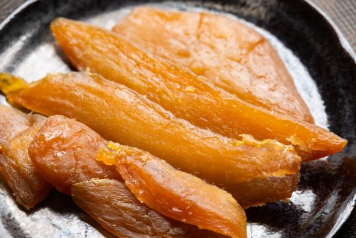 【２回定期便】干し芋 ひがしやま 2kg(100g×20) - 干しいも ほしいも ホシイモ 紅はるか おやつ 和菓子 スイーツ 国産 防災 非常食 備蓄 アスタ農園 高知県 香南市 さつまいも お茶うけ 手土産 しっとり 常温 Wat-0024