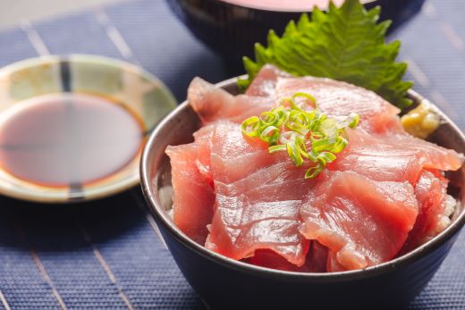 天然 まぐろ 約400g 2冊 メバチマグロ - 鮪 まぐろ 赤身 寿司 刺身 海鮮丼 漬け丼 アボカドサラダ おつまみ 海の幸 高知県 香南市 oo-0003