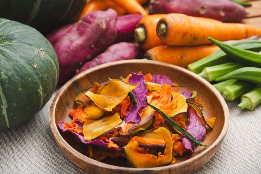 野菜チップス 6袋 紫いもチップス 1袋 サツモイモチップス 1袋 合計8袋(210g)  - やさい お菓子 おかし おやつ ちっぷ お野菜 詰合せ ヘルシー ノンフライ 揚げない パリパリ食感 芋 さつま芋 人参 かぼちゃ 南瓜 食物繊維 国産 香南くろしお園 ke-0003