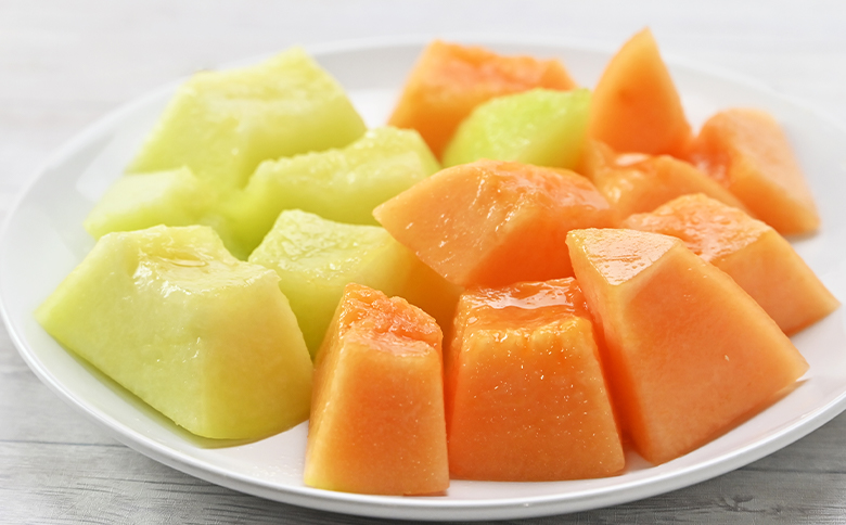 【先行予約受付】メロン 赤肉 青肉 家庭用 2玉 高級 雅&妃 マスクメロン 各１玉 tn-0026