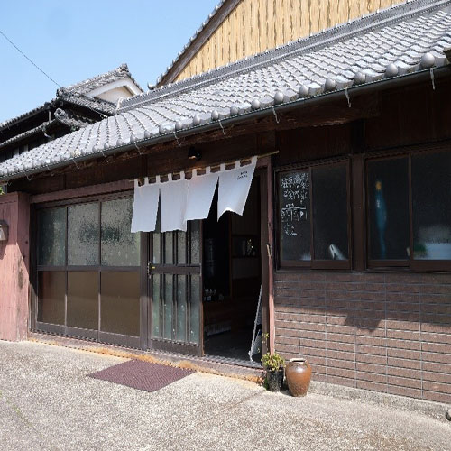 125001 junos(ユノス）宿泊ペアチケット（素泊まり）宿泊券 古民家 観光 ひとり旅 友達 家族 旅行 観光 宿泊 出張 素泊まり 田舎/高知県 奈半利町