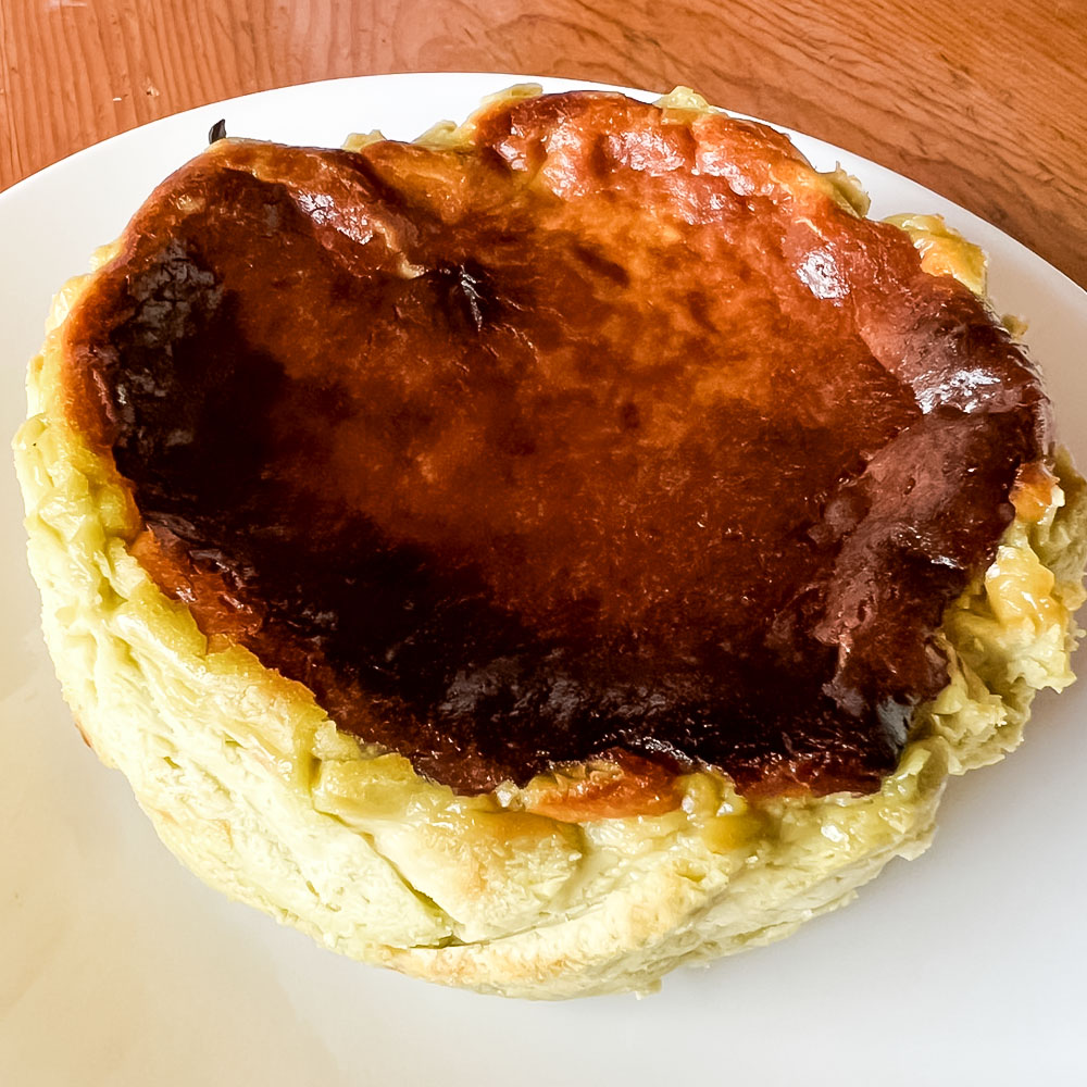 【四国一小さな町の喫茶店】ピスタチオのバスクチーズケーキ 直径15cm×1個 ケーキ 冷凍 取り寄せ スイーツ デザート おやつ お取り寄せスイーツ 冷凍 配送 高知