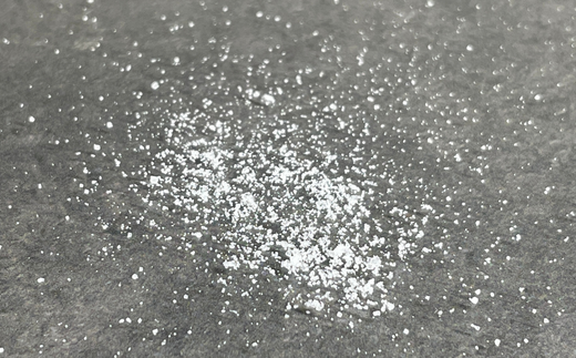 田野屋紫蘭の完全天日塩 清流安田川が育む土佐の海と太陽で育てた｢万能｣小粒100g×3個 田野屋紫蘭 塩 完全 天日塩 セット 万能 小粒 100g 3袋 しお 荒塩 あら塩 天然 料理 調味料 食塩 高知県 安田町 TN-03