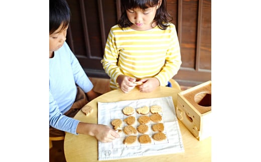 山のくじら舎 おやさいモグモグ 木製 玩具 知育玩具 おもちゃ ドミノ オセロ かわいい おしゃれ ギフト 包装 ラッピング プレゼント 贈り物 贈答 出産祝い 誕生日祝い のし 熨斗対応 高知県産