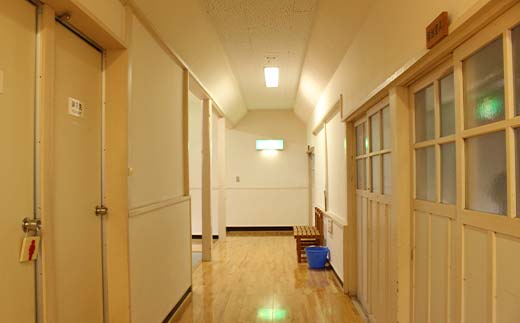 白滝の里ペア宿泊券（ペンションタイプ・2食付き） リノベーション 白滝小学校 山小屋 鉱山 チケット 大川黒牛 はちきん地鶏 ふるさと料理 高知県 大川村 F6R-118