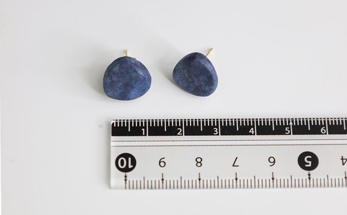 【奏華舎】〜装う土佐和紙〜 手漉き藍紙イヤリング（藍  / サンカク  / アレルギー対応）