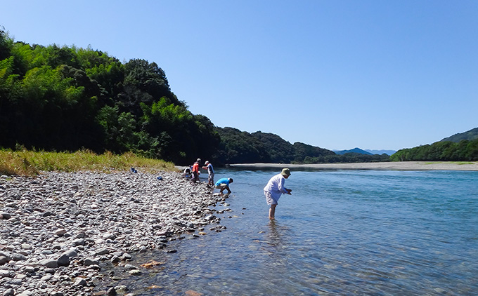 【高知・仁淀川】誰でも簡単、地元ガイドが教えてくれるゴリ釣り体験（2名様）