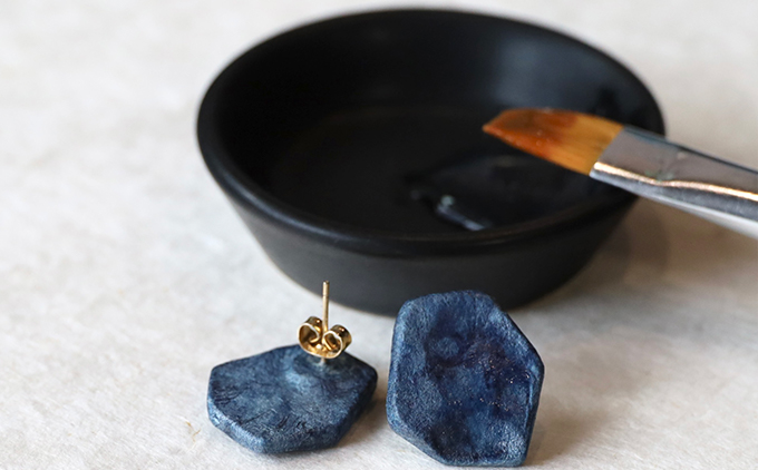 【奏華舎】〜装う土佐和紙〜 手漉き藍紙イヤリング（藍  / サンカク  / アレルギー対応）