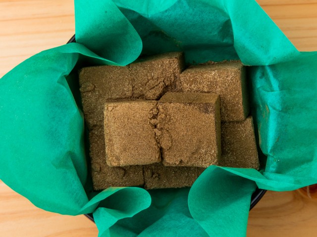 0070405 濃厚生チョコレート 茶のつぼみ（ほうじ茶）