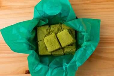 0070404 濃厚生チョコレート 茶のつぼみ（煎茶）