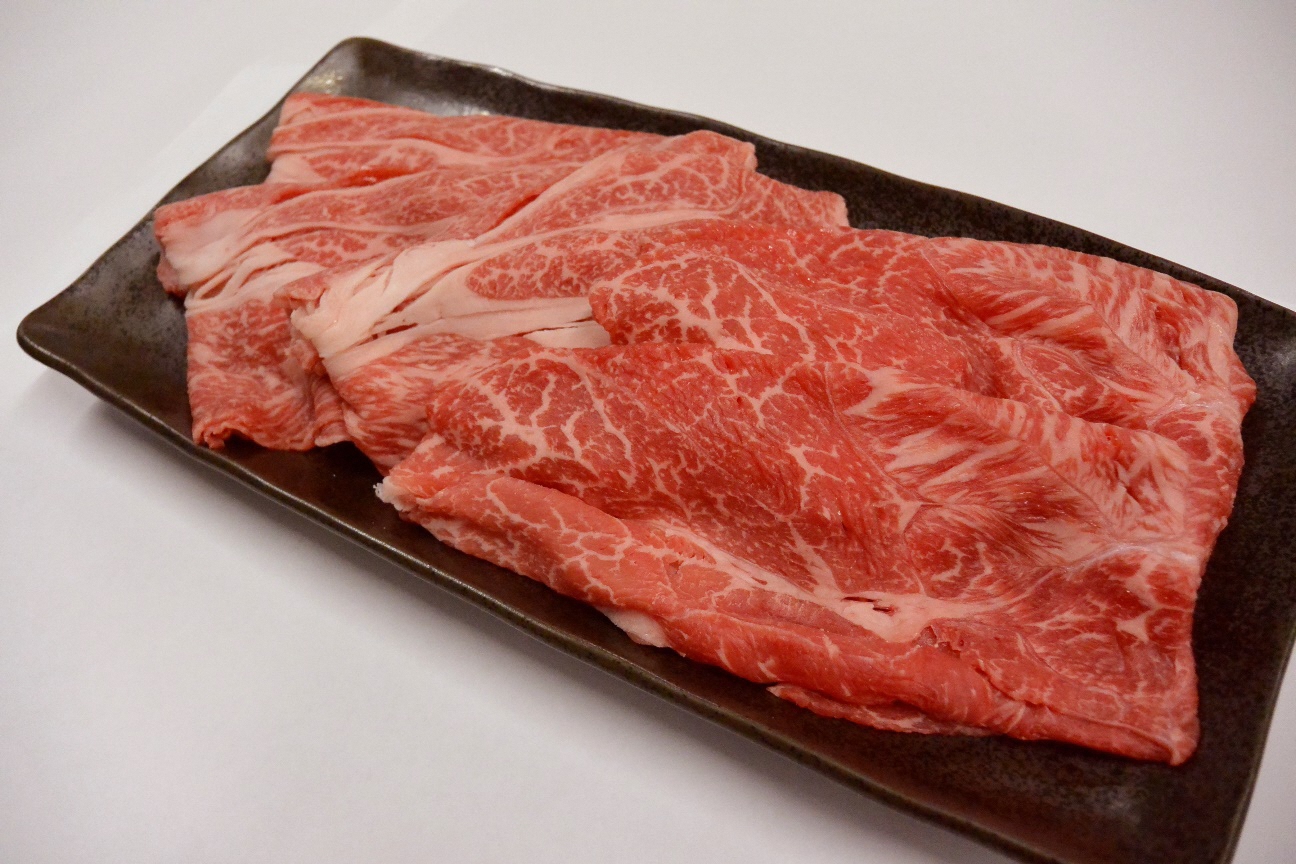 四国カルスト高原で育った土佐あかうし すき焼き用 300g　牛肉 和牛 赤毛 高知県産