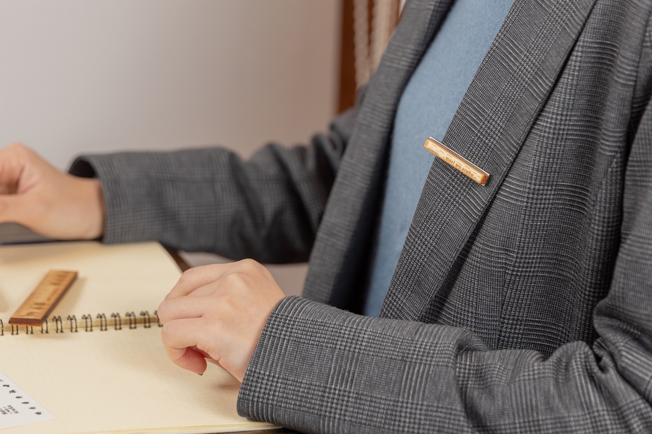 ゆすはらヒノキの木製ネクタイピン「Mori no ネクタイピン-丸太-」