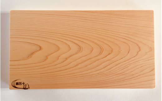 安定感で調理が快適に！　厚みのある四万十ヒノキのまな板／Onm-B03