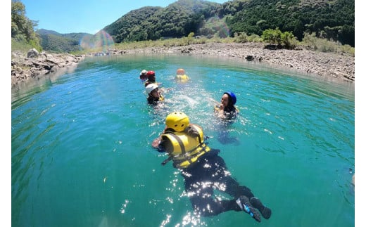 【貸切オーダーメイド】四万十川の絶景と急流を体験！四万十川プライベートラフティングツアー　大人1名『昼食付／最大6時間』　Mng-01