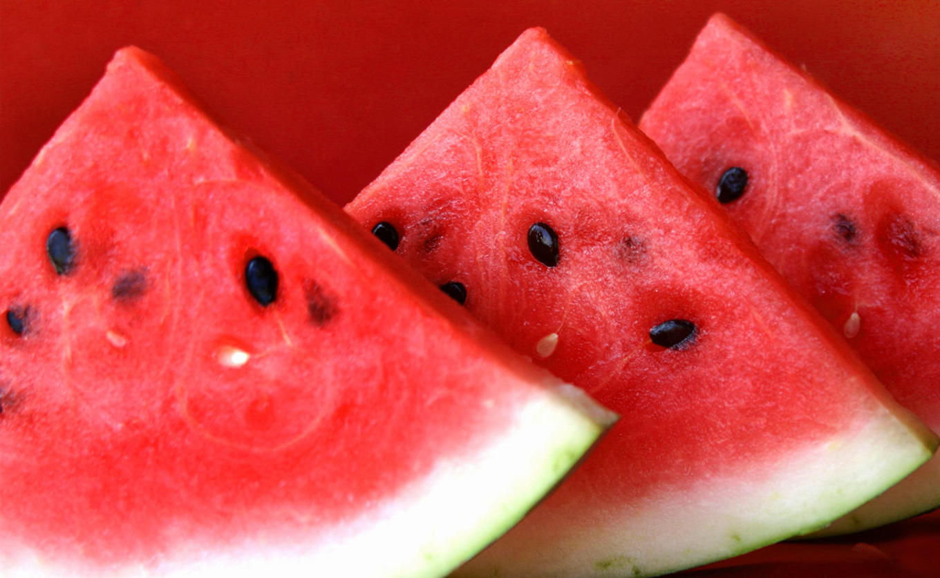 抜群の甘さ！ スイカ 1玉 大玉 (6kg以上) 甘い 高糖度 西瓜 すいか 種なし 縞スイカ 黒玉 ギフト お中元 御中元 産地直送 旬 果物 フルーツ 取り寄せ ねばねばファーム 高知県 大月町産