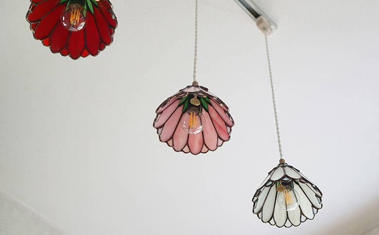 ステンドグラス　ガーベラのペンダントランプ（ピンク）