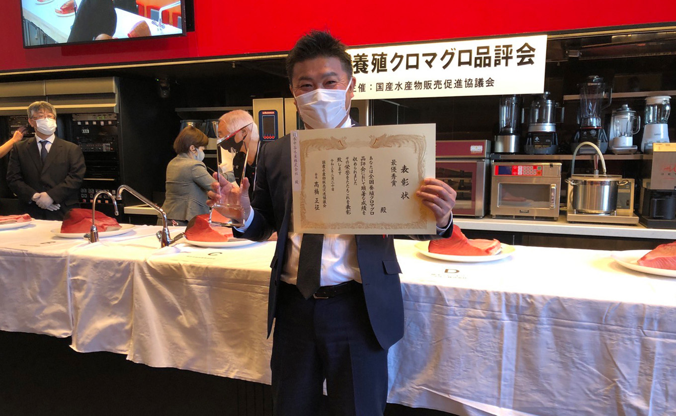 【高知県産 養殖本マグロ】大トロ300g 黒潮本まぐろ｜刺身用 最優秀賞受賞 日本一 本まぐろ クロマグロ まぐろ 鮪 トロ 小分け 個包装 丼 寿司 手巻き 柵 急速冷凍 解凍簡単 贈答 ギフト お祝い 年末年始 産地直送 高知県 大月町