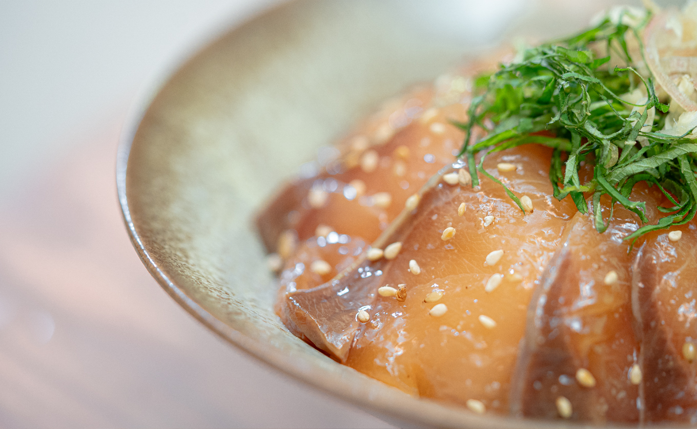 朝〆ぶり ごまだれ漬け丼用 100g×5袋 養殖 ブリ 鰤 海鮮 小分け 冷凍 簡単調理 新鮮 海鮮丼 家庭用 晩酌 高知県産 産地直送 おすすめ 人気 贈答 配達日指定可 高知県 大月町 うみのファーム