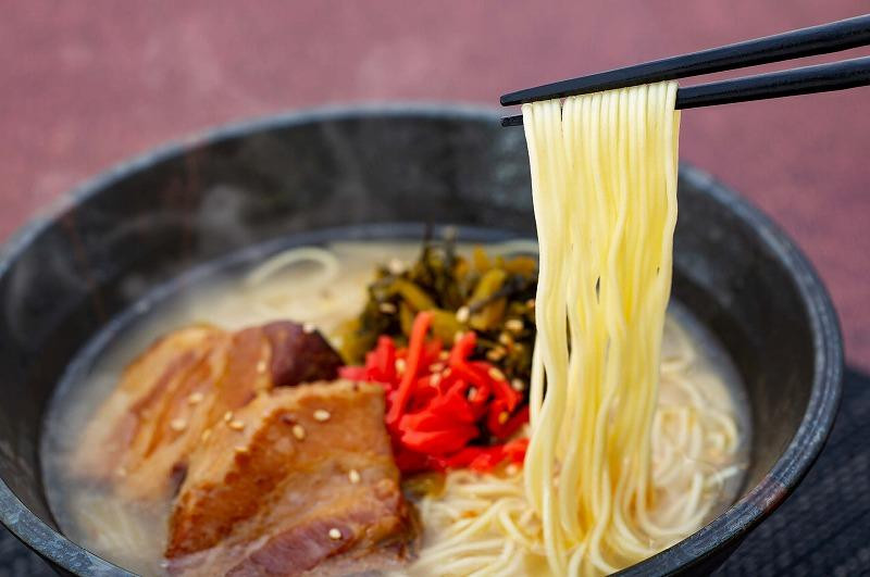 ラーメン 新・厚切り角煮入り博多ラーメン 5個セット（とんこつ×3 / とんこつ味噌×2 ） | 博多ラーメン 豚骨ラーメン らーめん 拉麺 豚骨 とんこつ みそ 具材付き 細麺 ギフト 中華そば 人気 福岡市 福岡 博多 九州 ご当地グルメ お取り寄せグルメ