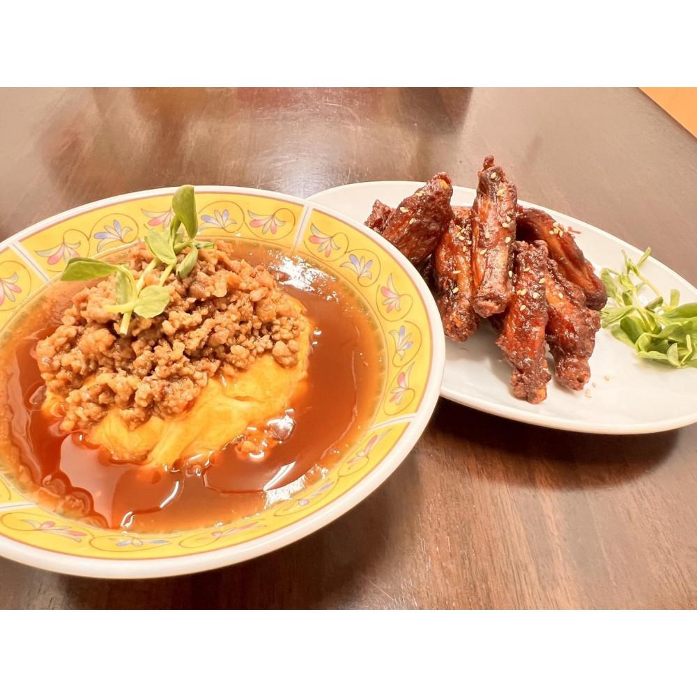 福岡市創業50年の町中華 中国飯店の辛肉味噌天津飯(内容量400g)×3個とピリ辛チキンバー(内容量150g)×1pの詰め合わせ