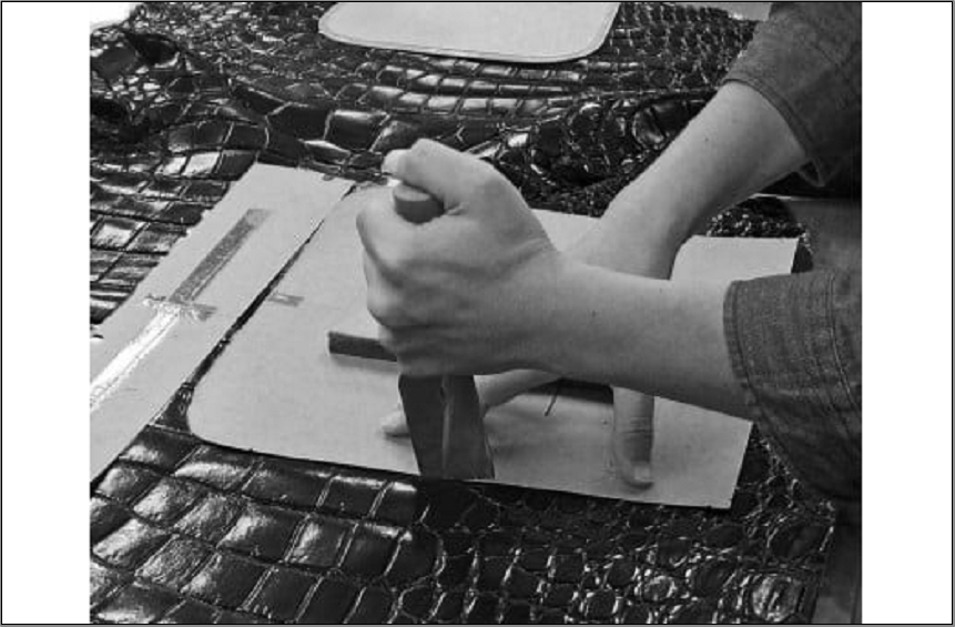 ããã©ãã¯ãåå€é©å·¥æ¿HOMMONãäœã£ããŽã«ãã«ãŒãããã°ãã¯ãã³ãã€ã«ã