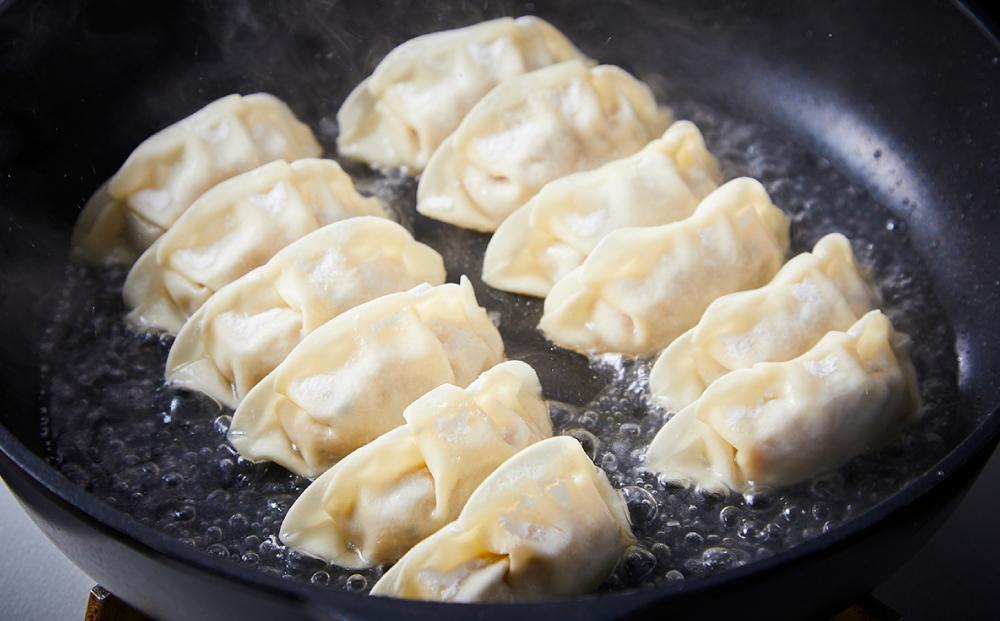 黒豚入り生餃子　博多とんこつラーメン「竹林」監修