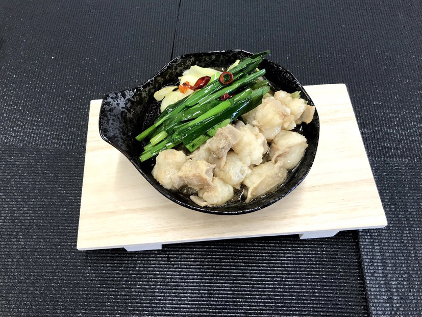 2つの味が楽しめる国産牛もつ鍋12人前　醤油味＆みそ味希釈スープ付き