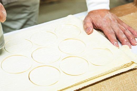 【博多のおみやげ　中華工房 点心点】博多一口餃子、海老入り水餃子、手包み包子、角煮包子、点心点 餃子のタレ、柚子胡椒