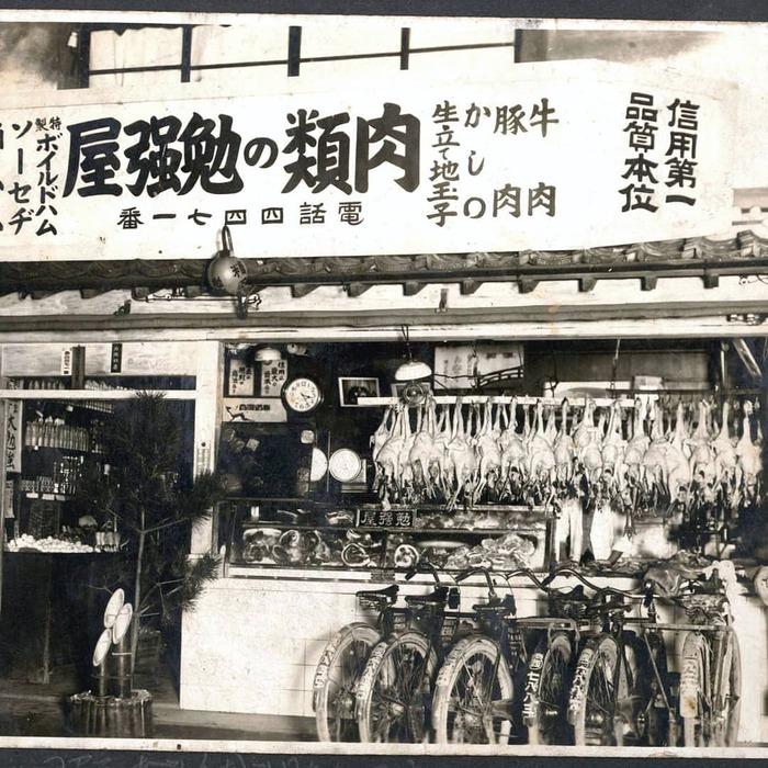 【九州銘柄産 黒毛和牛】博多もつ鍋 西新初喜の醤油味4～6人前 野菜付き【離島配送不可】