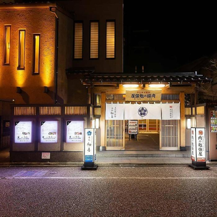 【九州銘柄産 黒毛和牛】博多もつ鍋 西新初喜の醤油味4～6人前 野菜付き【離島配送不可】