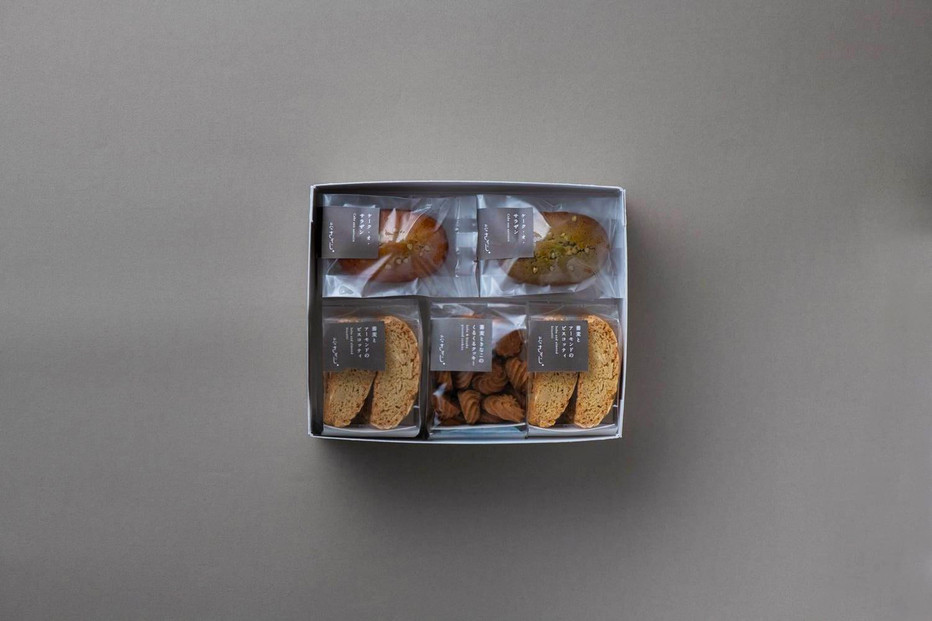 蕎麦のお八つ箱・小　　おやつ7個セット（福岡市内製造）