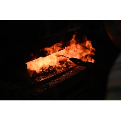 【刀匠四郎國光一門】《刀鍛冶が造る本格包丁》特別黒打菜切り包丁柳刃(両刃)【配送不可地域：沖縄県】【1533317】