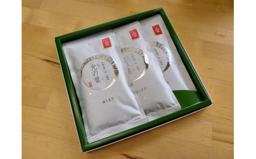 【ギフト用】奥八女上陽茶　極上煎茶「光の葉」100ｇ×3本セット箱