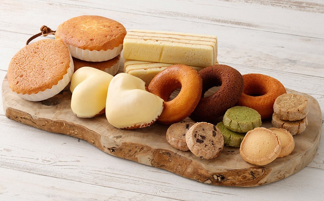 焼き菓子詰め合わせセット 14個入り ガトー・リヨン レモンケーキ 絹マドレーヌ 焼ドーナツフレーズ（いちご） 焼ドーナツプレーン 焼ドーナツショコラ サブレチョコチップ コーヒークッキー サブレ抹茶 サブレバニラ 焼き菓子 詰め合わせ セット 洋菓子 お菓子 菓子 スイーツ プレゼント ギフト 贈答 冷蔵