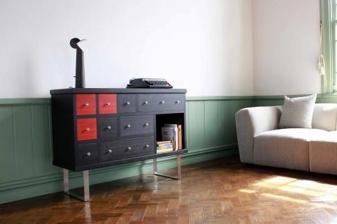 【MODERNA 115チェスト（L-1）】★職人の手で一つずつ微調整しながら組み上げたチェスト。ブラック染色の本体に、日本古来の伝統色をアクセントカラーとして変化をつけた和モダンインテリア