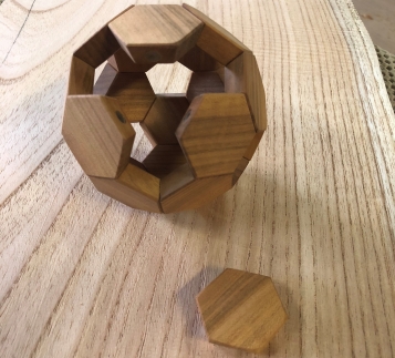 熊本県産山桜のサッカーボール型20ピースパズル