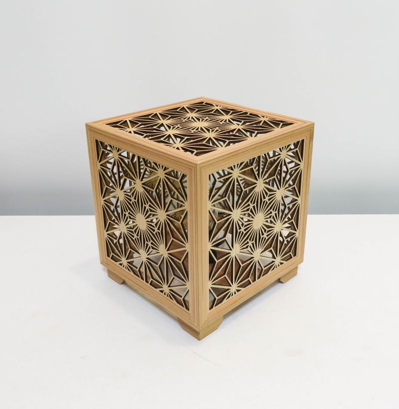 レーザー行灯「趣」キューブ 八重桜と麻の葉組子模様