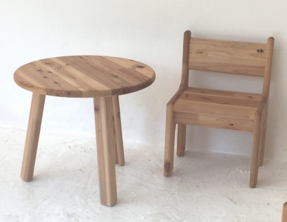 九州産杉のテーブル＆チェア　（子供用）