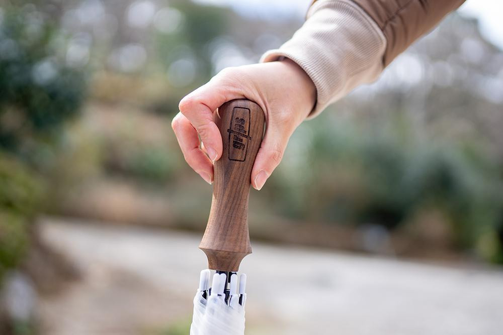 ビニール傘 木製ハンドル グリップス 完成品（傘とグリップス取り付けた状態）Bタイプ：エッジ ロゴ（Grips）有り