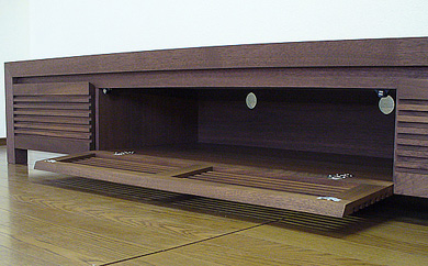 【HARKI テレビボード 180cm】 ウォールナット オイルフィニッシュ リモコン対応 無垢材のルーバー扉が印象的なテレビボード 家具 テレビ台 テレビボード TVボード AVボード 棚 リビングボード サイドボード ローボード MUFactory