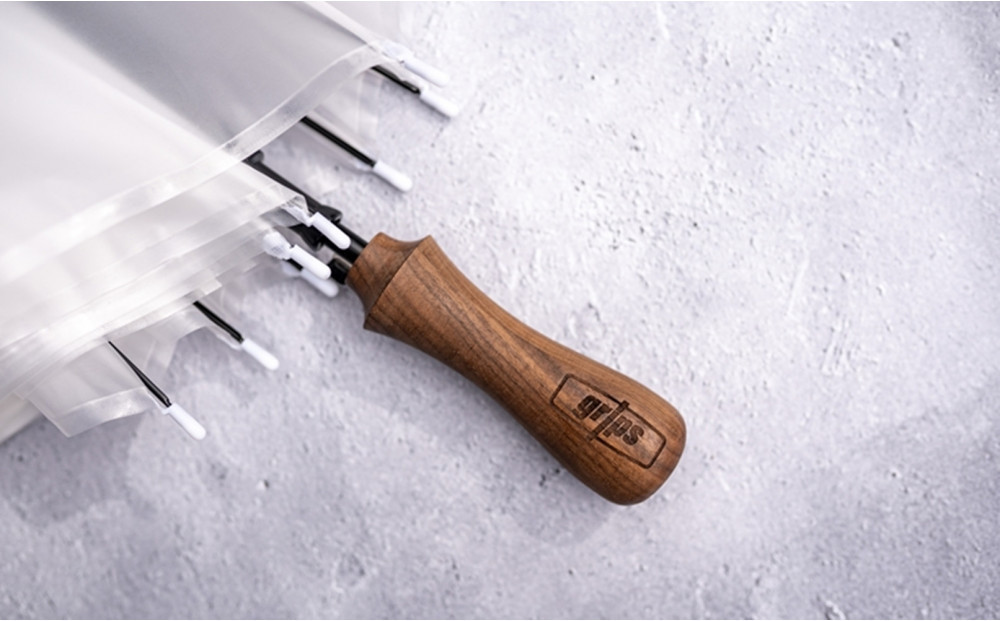 ビニール傘 木製ハンドル グリップス 完成品（傘とグリップス取り付けた状態）Bタイプ：エッジ ロゴ（Grips）有り