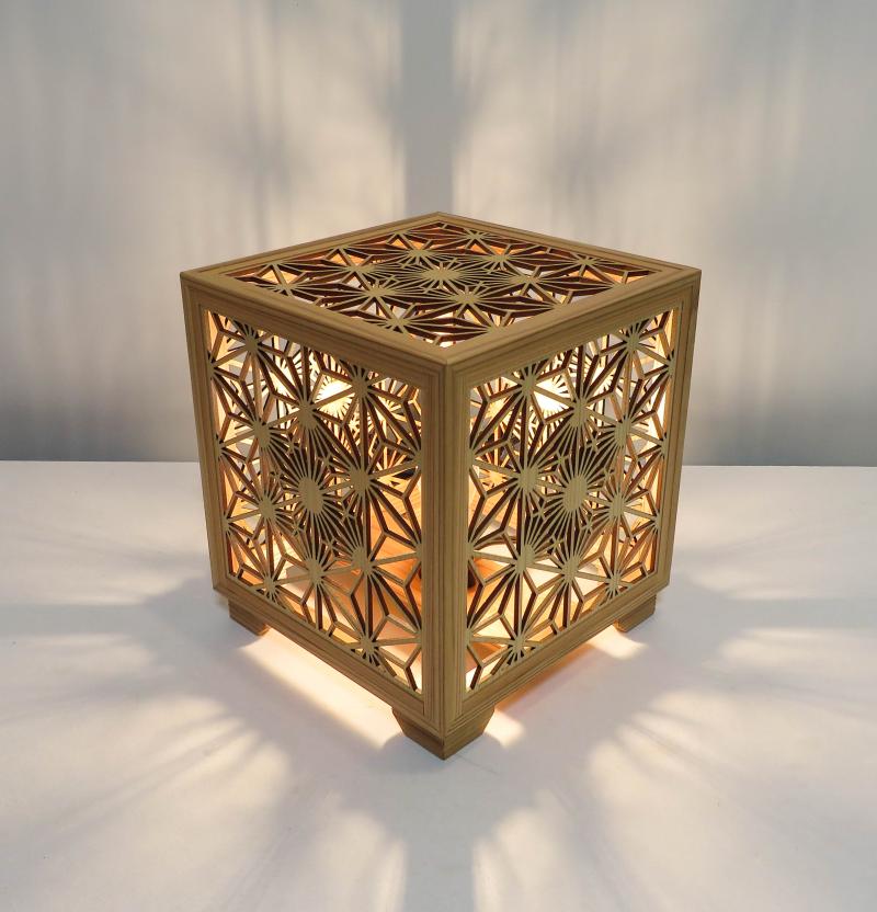 レーザー行灯「趣」キューブ 八重桜と麻の葉組子模様