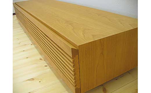 【VOICE テレビボード ブラックチェリー180cm】ブラックチェリー材 オイルフィニッシュ リモコン対応 シャープな無垢材ルーバー扉のテレビボード 家具 テレビ台  TVボード AVボード 棚 リビングボード サイド ローボード MUFactory