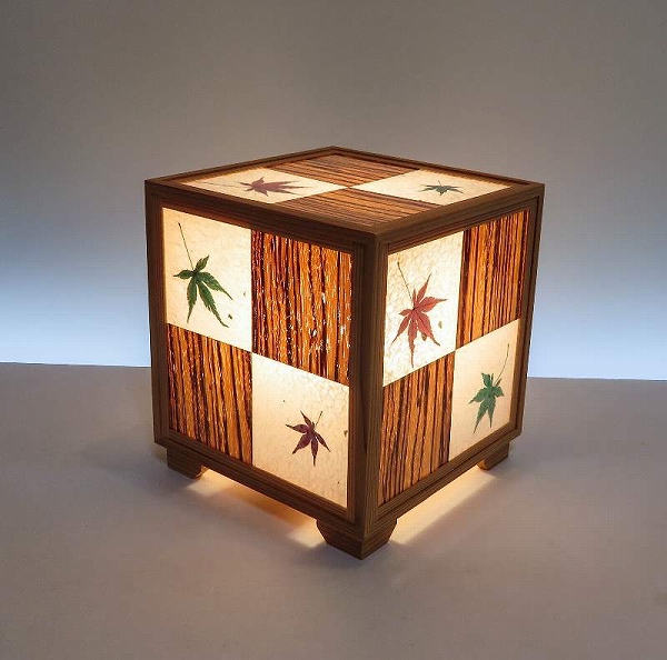 銘木行灯 キューブ型  ゼブラツキ板 柾目 手漉和紙 紅葉入り