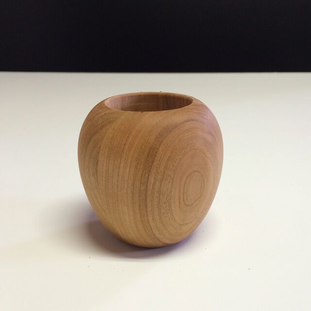 【木製ポット「りんご」ブラックチェリー材】かわいい木製ポット・キャンドル・植物どちらでも使えます＜ブラックチェリー材　オイルフィニッシュ＞木製 小物 置物 キャンドルベース キャンドルスタンド 植物 多肉植物 サボテン  MUKU屋 MUFactory