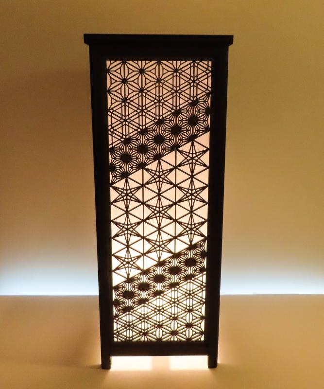 レーザー行灯「趣」Lサイズ 竜胆と八重麻の葉組子デザイン 和紙貼り 高さ65cm LED電球付き